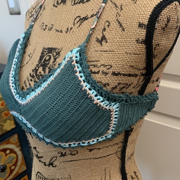 Boho Crochet Bikini Top Tie Back Festival NWT Size M - Picture 4 of 6